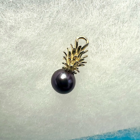 Maui Divers Jewelry Jewelry - 14k Gold Pineapple & Black Pearl Pendant